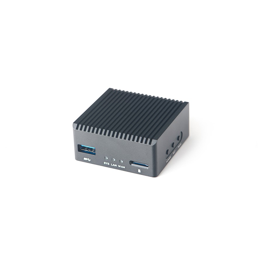 NanoPi R3S — порт USB 3.0, индикаторы SYS/LAN/WAN и слот microSD